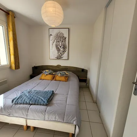 La Maison Bleue, Village Vacances, Piscine, Parking Saint-Geniez-dʼOlt