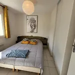 La Maison Bleue, Village Vacances, Piscine, Parking Saint-Geniez-dʼOlt