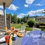 Apartament La Maison Bleue, Village Vacances, Piscine, Parking Saint-Geniez-dʼOlt