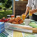 Apartament La Maison Bleue, Village Vacances, Piscine, Parking Saint-Geniez-dʼOlt