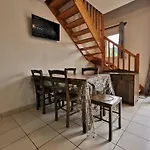 La Maison Bleue, Village Vacances, Piscine, Parking Apartament *