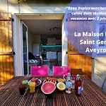 La Maison Bleue, Village Vacances, Piscine, Parking Saint-Geniez-dʼOlt