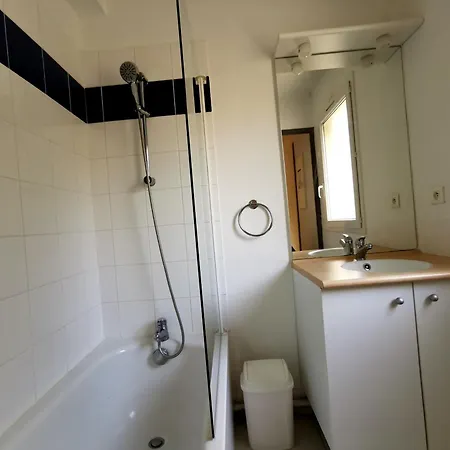 Apartment La Maison Bleue, Village Vacances, Piscine, Parking