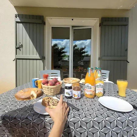 La Maison Bleue, Village Vacances, Piscine, Parking Apartment Saint-Geniez-dʼOlt