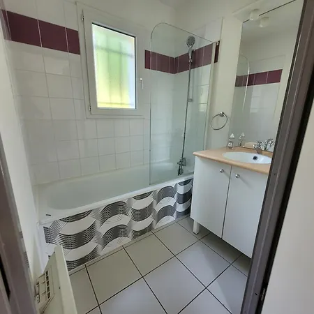 La Maison Bleue, Village Vacances, Piscine, Parking * Saint-Geniez-dʼOlt