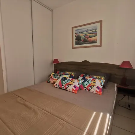 La Maison Bleue, Village Vacances, Piscine, Parking Apartman