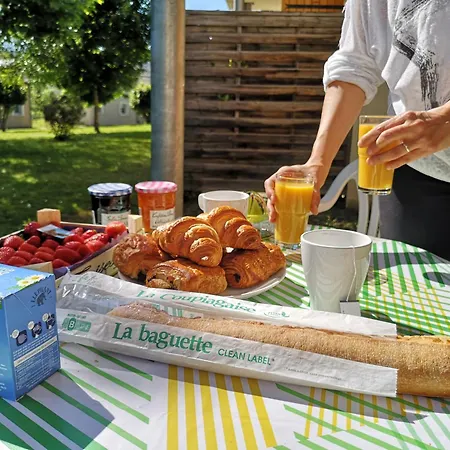 Lejlighed La Maison Bleue - Appartements Avec Piscine Dans La Vallee Du Lot Saint-Geniez-dʼOlt