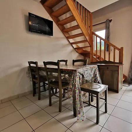 La Maison Bleue, Village Vacances, Piscine, Parking Apartment *