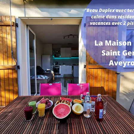 La Maison Bleue, Village Vacances, Piscine, Parking Saint-Geniez-dʼOlt