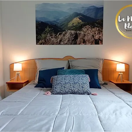 La Maison Bleue, Village Vacances, Piscine, Parking * Saint-Geniez-dʼOlt