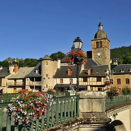 Apartment La Maison Bleue, Village Vacances, Piscine, Parking Saint-Geniez-dʼOlt