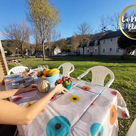 Tourisme Vert, T2 Avec Piscines Dans Résidence Goelia Apartamento Saint-Geniez-dʼOlt