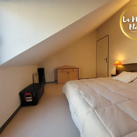 Apartment La Maison Bleue, Village Vacances, Piscine, Parking Saint-Geniez-dʼOlt
