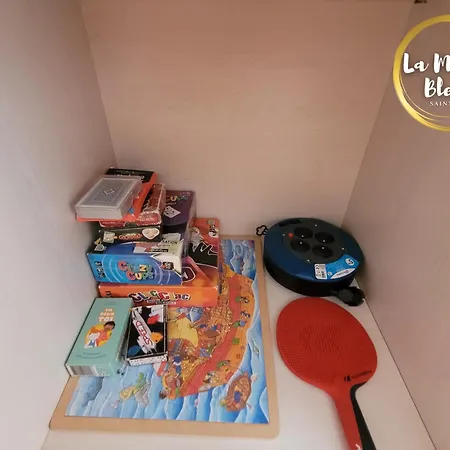 La Maison Bleue, Village Vacances, Piscine, Parking * Saint-Geniez-dʼOlt