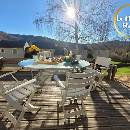 La Maison Bleue, Village Vacances, Piscine, Parking Saint-Geniez-dʼOlt