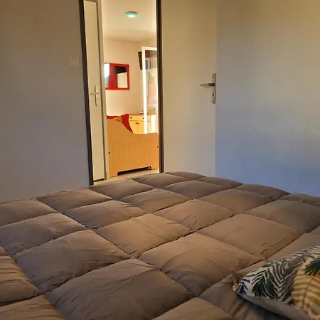 La Maison Bleue, Village Vacances, Piscine, Parking *