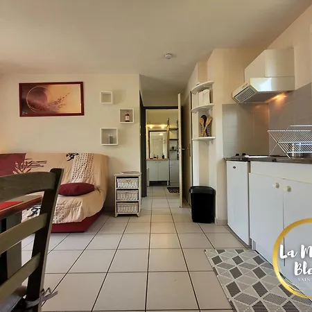 La Maison Bleue, Village Vacances, Piscine, Parking
