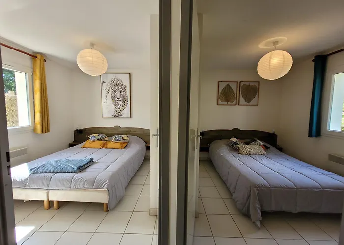 La Maison Bleue, Village Vacances, Piscine, Parking Saint-Geniez-dʼOlt