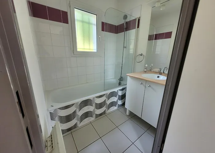 La Maison Bleue, Village Vacances, Piscine, Parking * Saint-Geniez-dʼOlt