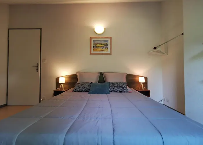 La Maison Bleue, Village Vacances, Piscine, Parking Daire Saint-Geniez-dʼOlt