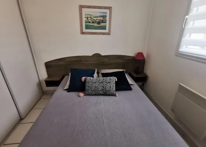 La Maison Bleue, Village Vacances, Piscine, Parking Saint-Geniez-dʼOlt