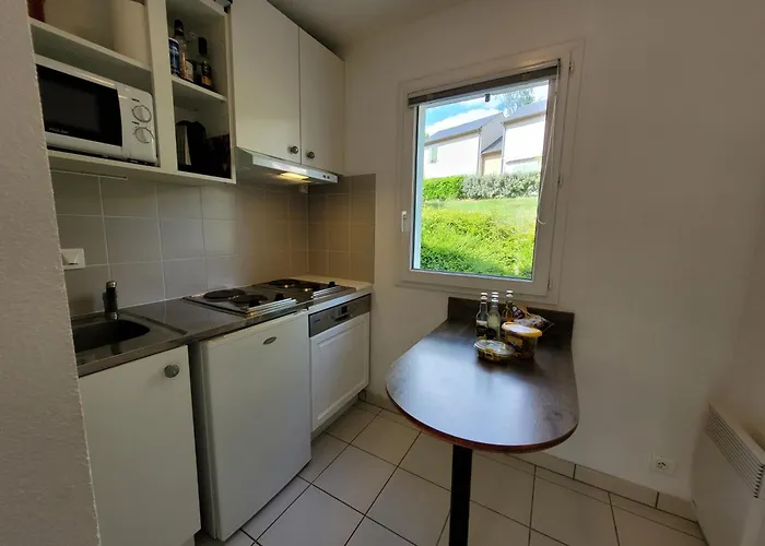 La Maison Bleue, Village Vacances, Piscine, Parking Saint-Geniez-dʼOlt