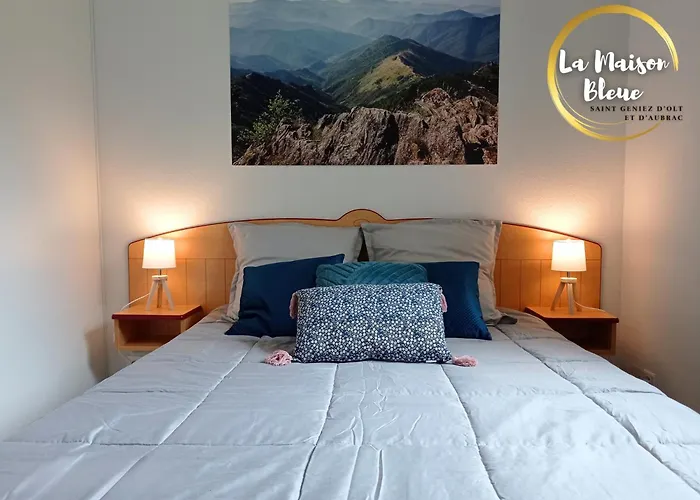 La Maison Bleue, Village Vacances, Piscine, Parking * Saint-Geniez-dʼOlt