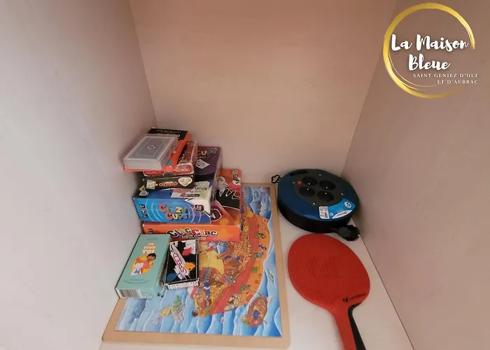 La Maison Bleue, Village Vacances, Piscine, Parking * Saint-Geniez-dʼOlt