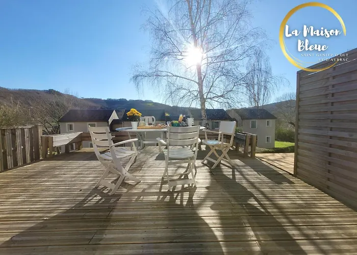 La Maison Bleue, Village Vacances, Piscine, Parking * Saint-Geniez-dʼOlt